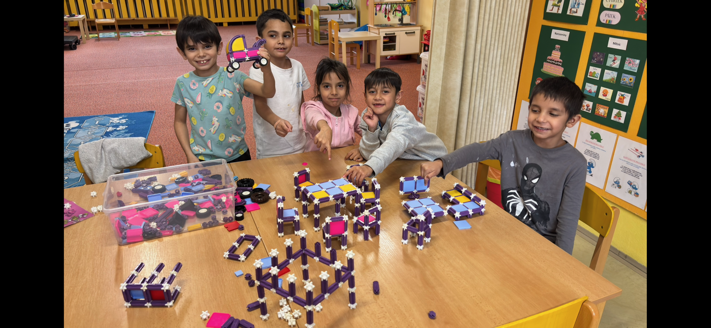 Naši malí stavitelé