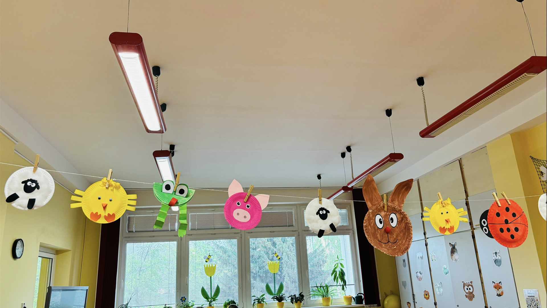 Vyrábíme ovečky a prasátka z papírového talíře