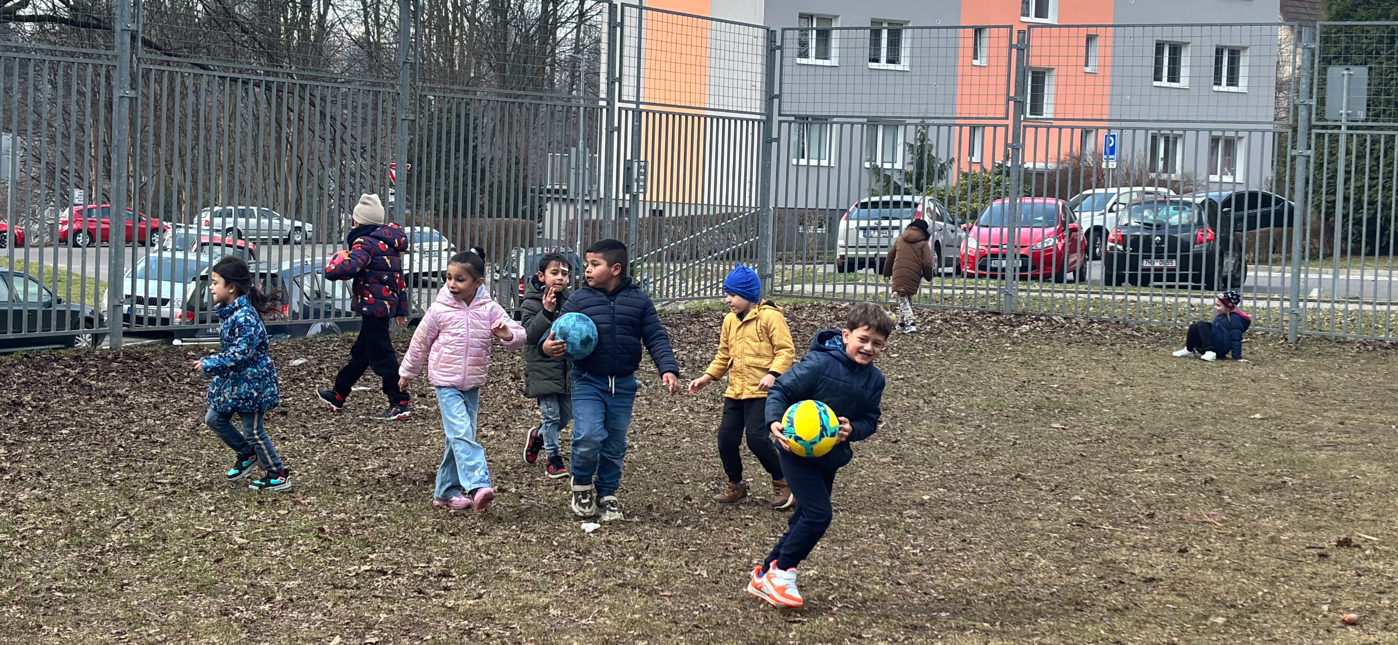 Míčové hry na hřišti