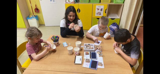 Výroba barevného kelímku