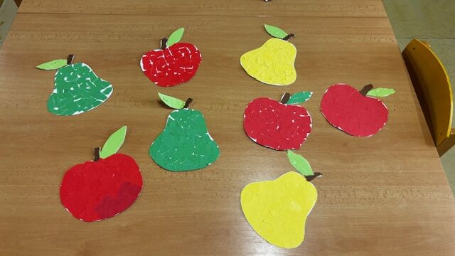 Podzim v sadě a na poli - sklízíme jablka, hrušky a kukuřici