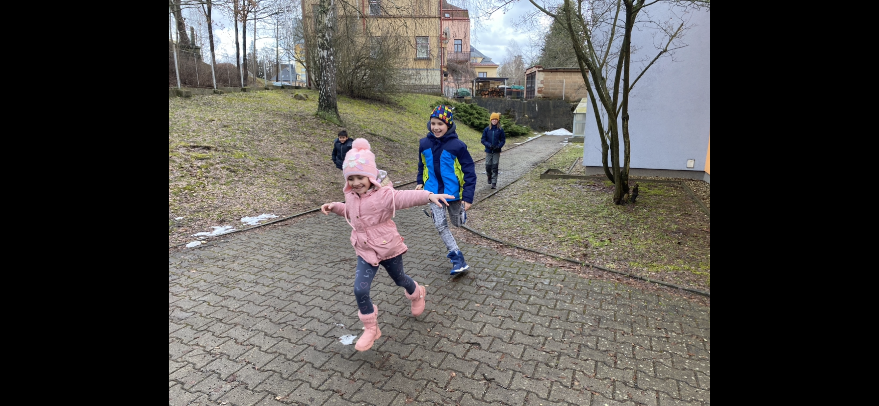 Hrátky venku na zahradě